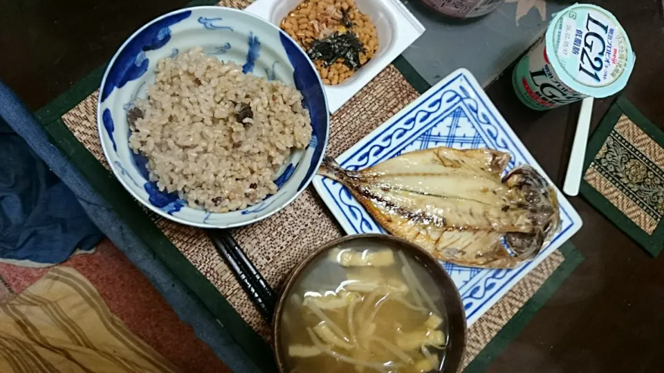 アジの干物＆納豆＆もやしの味噌汁|まぐろさん