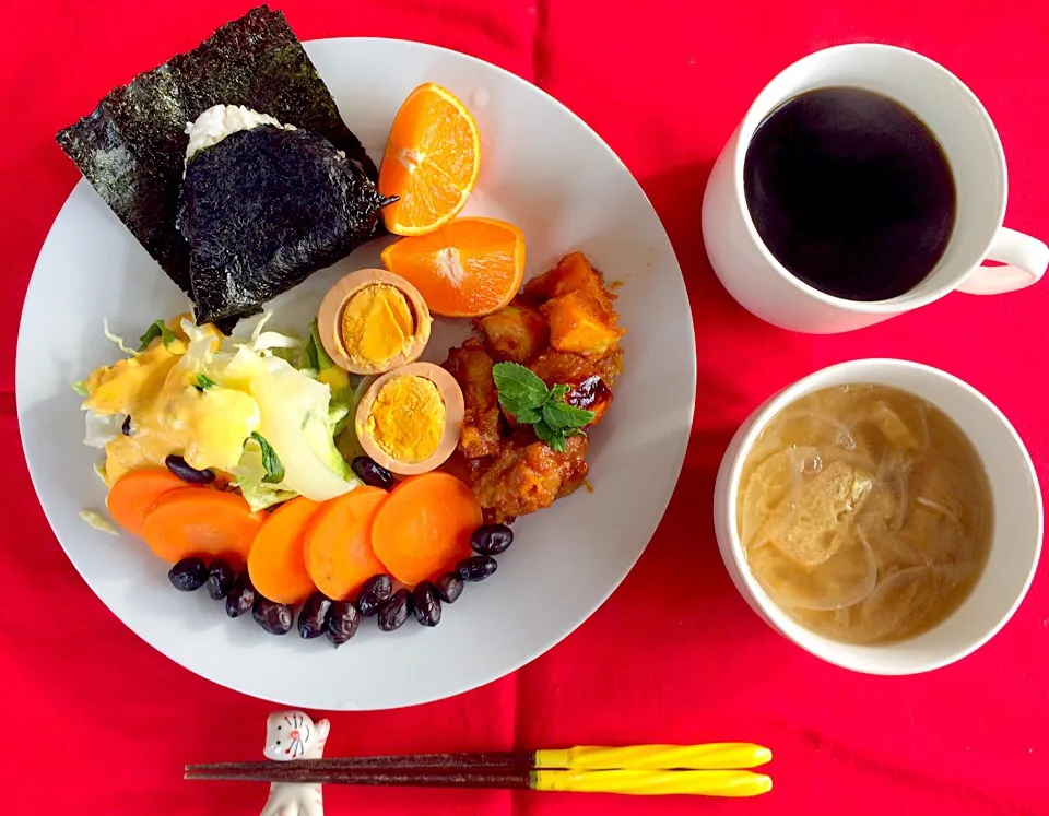 朝ごはん^_^💓温野菜とカボチャのオリーブオイル揚げバルサミコ酢ソテー、昨夜のおでんの玉子付き、おにぎりの具は三升漬けの佃煮^_^💓👍良い感じ（笑）|はみちゃんさん