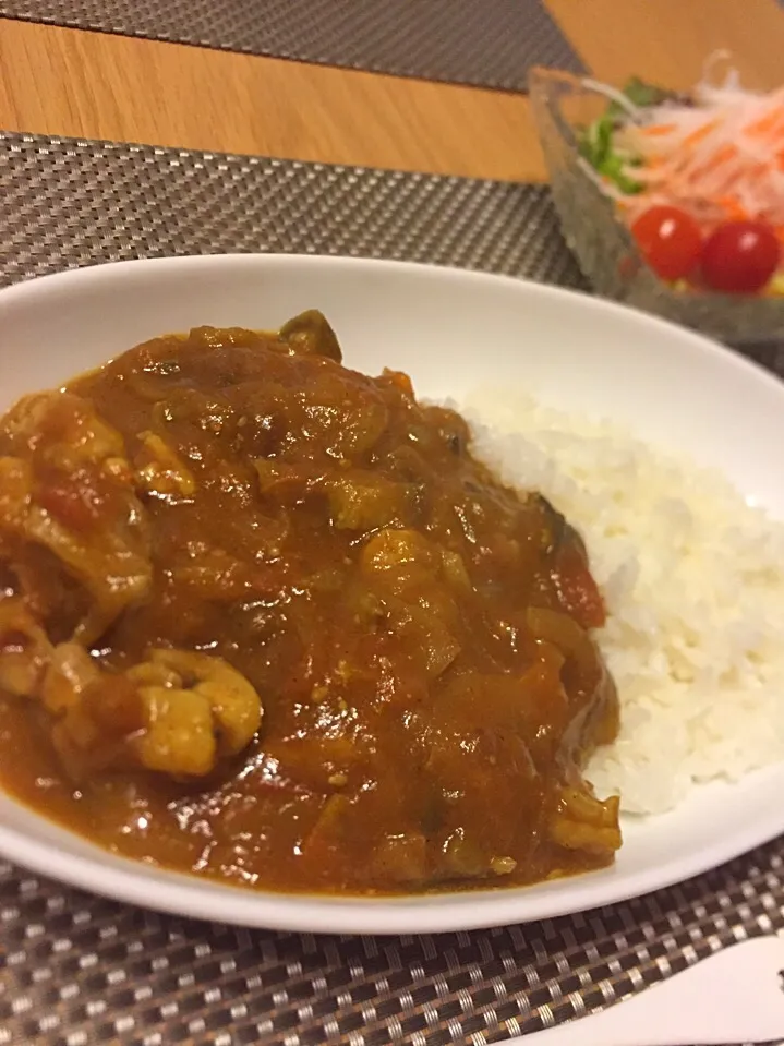 Snapdishの料理写真:無水カレー【その名の通り水を使わず、野菜の水分でカレーを作るので、旨味が詰まったスープになり、カレールーがいつもより少ない量で済みます。カレー粉で作ってもOK！ヘルシーなカレーです】|g2__さん