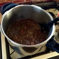 Snapdishの料理写真:ブラジル料理 フェジョン【フェジョン豆の炭水化物とビタミンB群、カイウム、亜鉛、鉄分、食物繊維などに加えて、ベーコンのたんぱく質と脂質も入った栄養たっぷりのひと品です。】|g2__さん