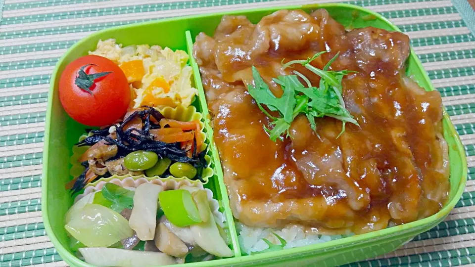 旦那さんのお弁当
・生姜焼き丼
・卵とパプリカ炒め
・ひじきの煮物
・エリンギと葱の中華炒め|あぁちゃんさん