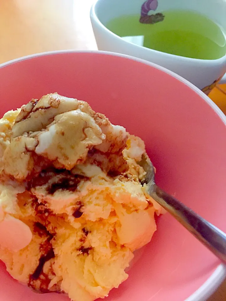 上善水如 酒粕のせバニラアイスクリーム  たまり醤油がけ🍨   煎茶(おくみどり)🍵|ch＊K*∀o(^^*)♪さん