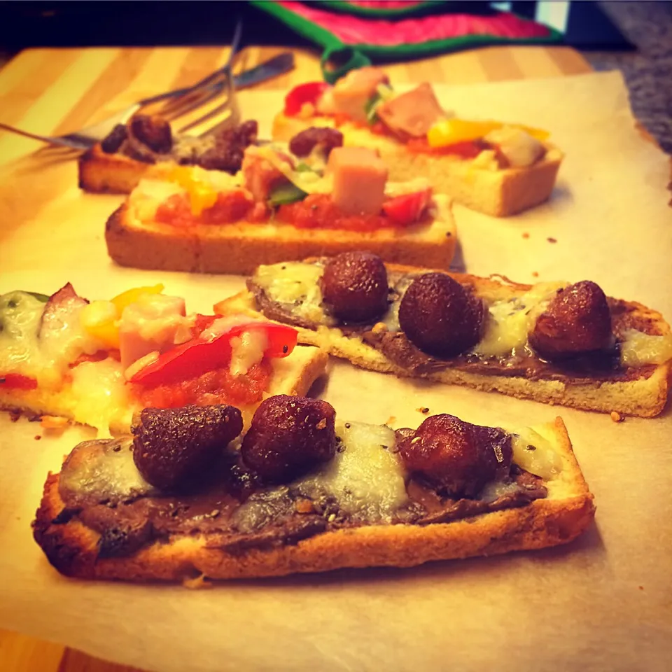 Snapdishの料理写真:Pizza bread crust for little kids
スティックトーストピザ、チビのおやつ|Yuka Nakataさん