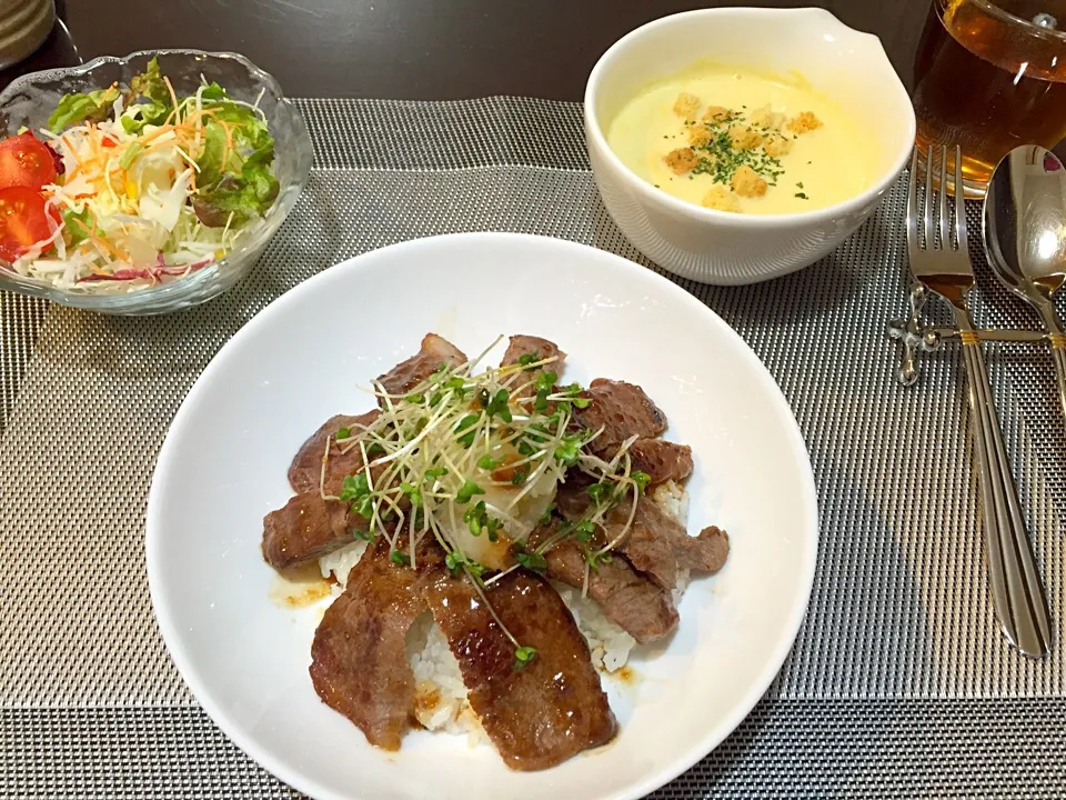 飛騨牛ステーキ丼|お豆さん