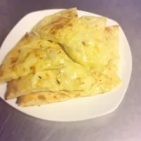 Snapdishの料理写真:Cheese nan 
チーズナン|Krishna Sapkotaさん