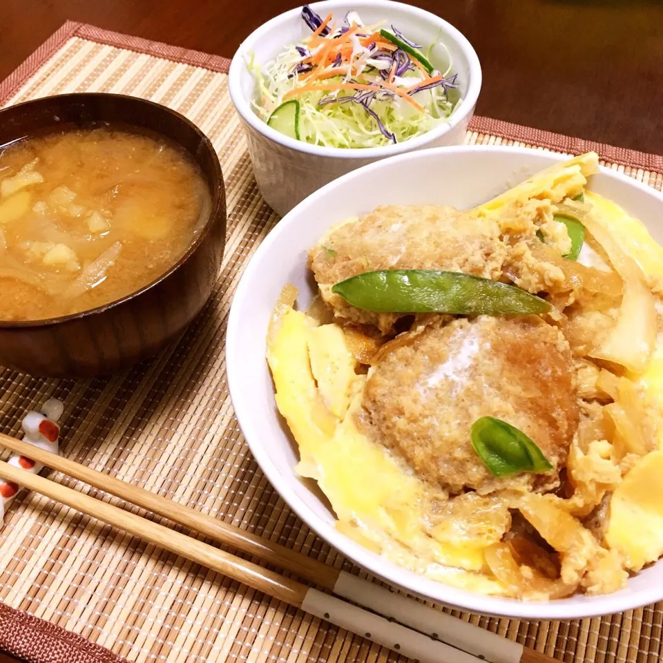 キッチントンを使ってカツ丼♪
玉子に火が入り過ぎて見た目イマイチだけど美味しかった♡|ヒロリンさん