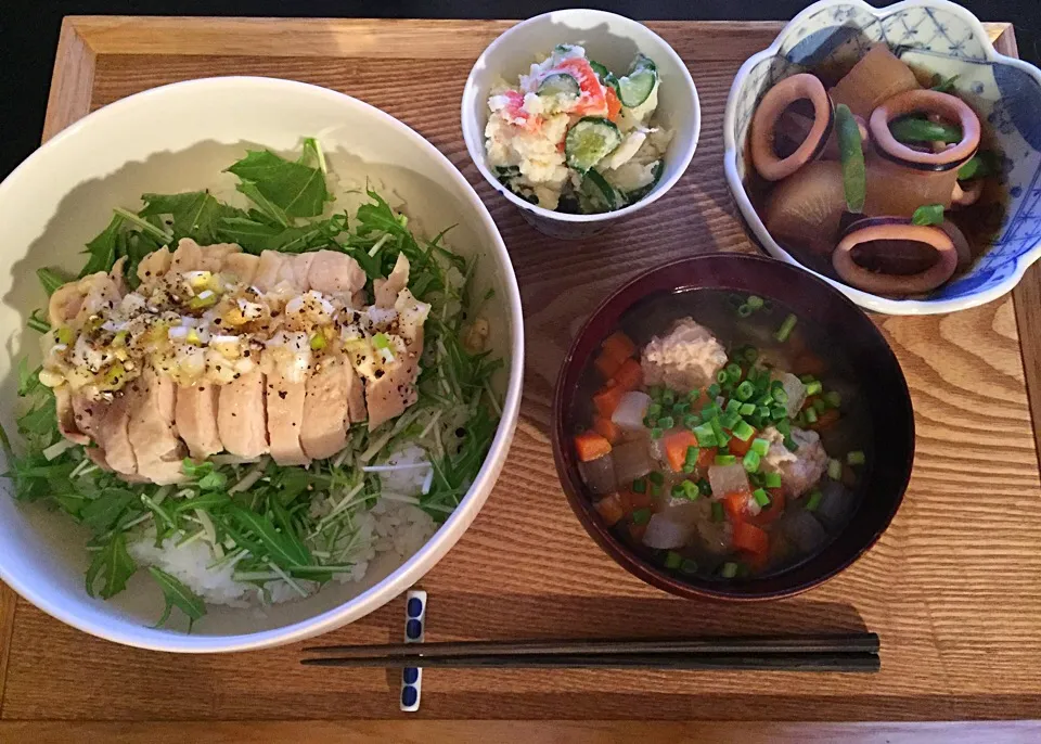 蒸し鶏ネギソース丼
イカ大根
鶏団子と野菜のスープ
ポテサラ|ayumiさん