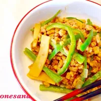 Soy meat with bambu and green pepper 
/Soja texturizada con pimiento y bambú|japonesanaさん