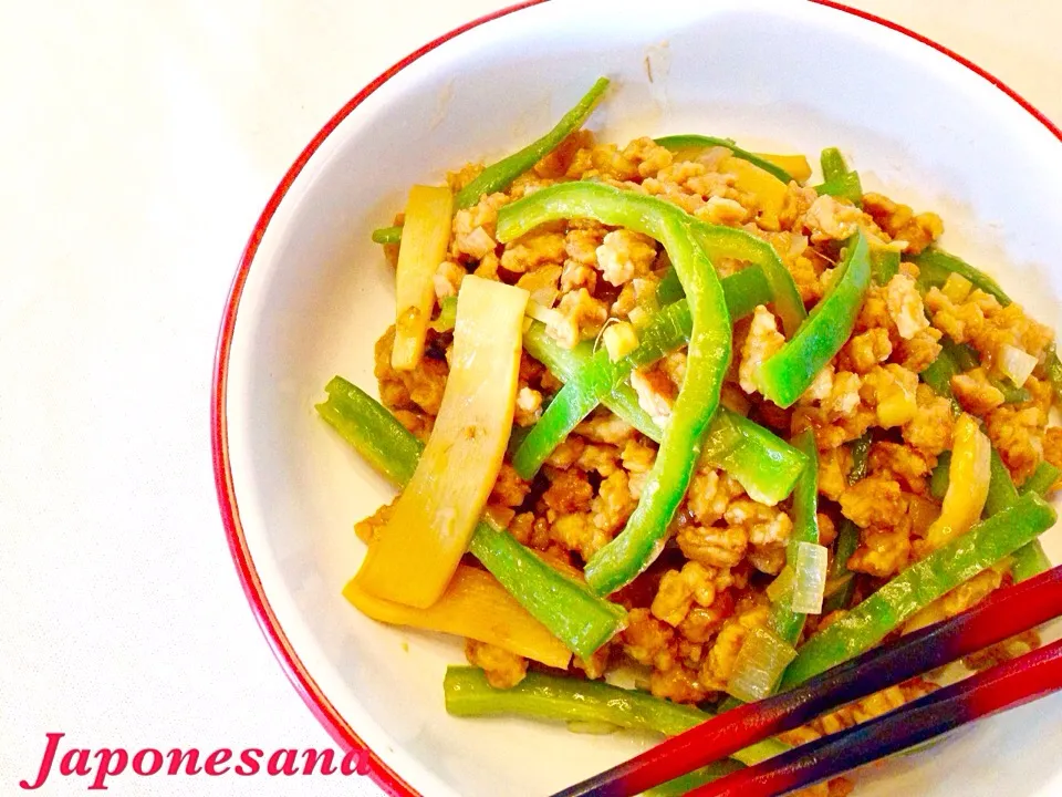 Soy meat with bambu and green pepper 
/Soja texturizada con pimiento y bambú|japonesanaさん