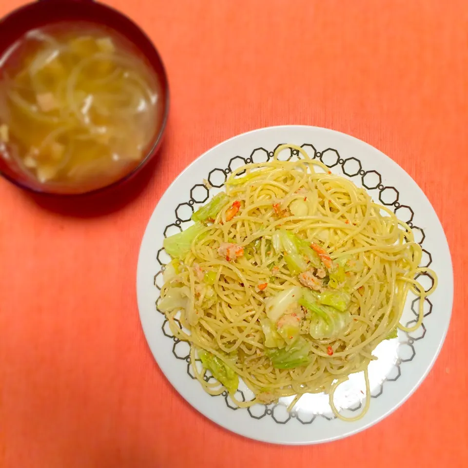 Snapdishの料理写真:カニとキャベツのパスタ
玉ねぎとベーコンのコンソメスープ|yummさん