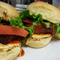 Sriracha BBQ Glazed fried pork belly sliders with creole remoulade sauce ! Appetizer special today ! #B.O.T.I !|Rusty Shriverさん