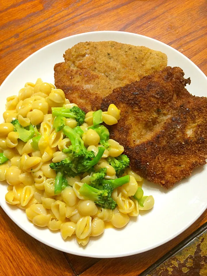 Pork Cutlet w/ Velveeta Mac N Cheese|Milka Papricaさん