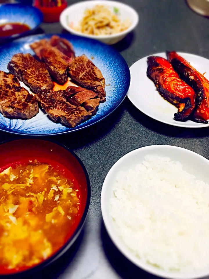 Snapdishの料理写真:牛ランプ肉
銀タラ味醂漬け
えのきのおかか和え
スープ|mariaさん