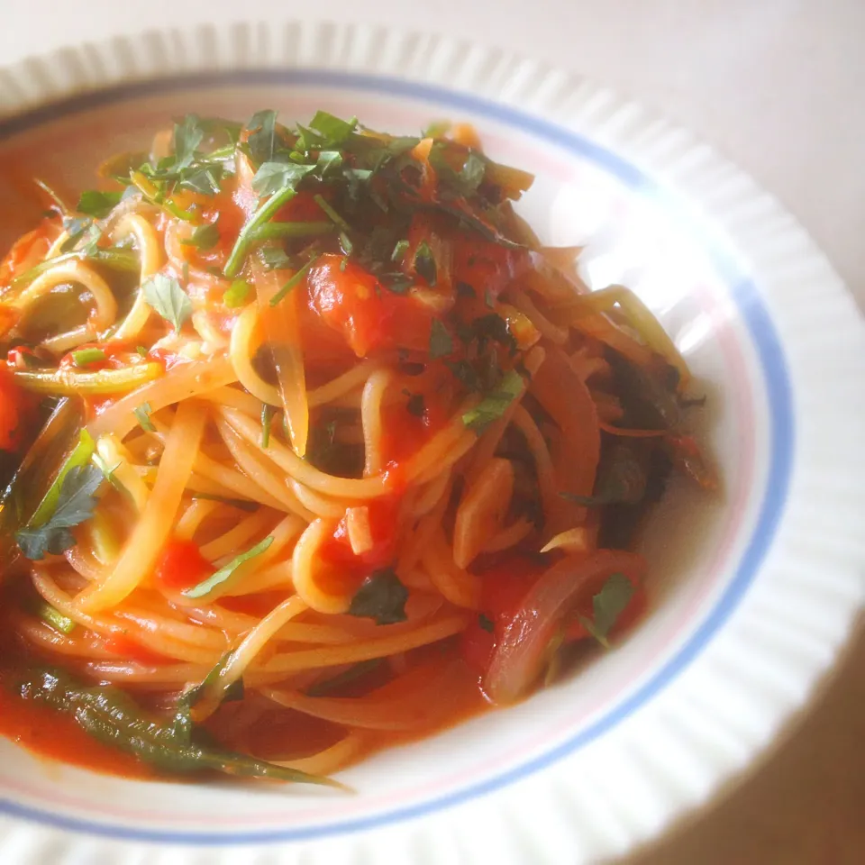 インゲンとパクチーのトマトソーススパゲッティ。|ヘイオークボさん