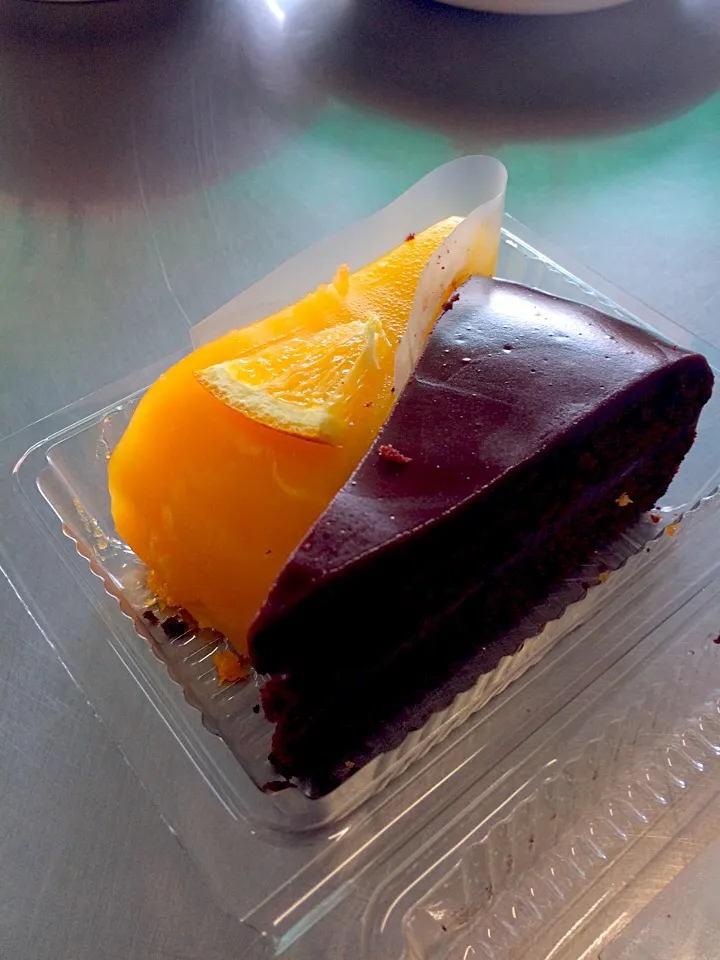 Orange and Chocolate cakes...tasty and cheap from Tonkok, Chula 11 BKK.|Chalinee Kalyanamitraさん