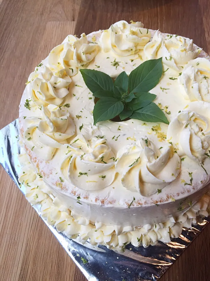 Citrus chiffon cake with lemon Swiss meringue buttercream|12Dragonさん