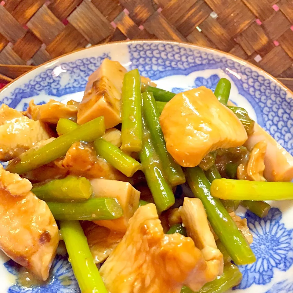 大蒜の芽と鶏胸肉の中華炒め|スカポンタスさん