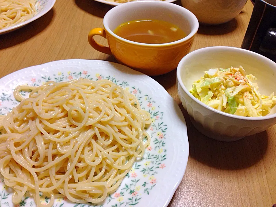 タラコパスタとキャベツと玉子のサラダとオニオンスープ|こんこんさん