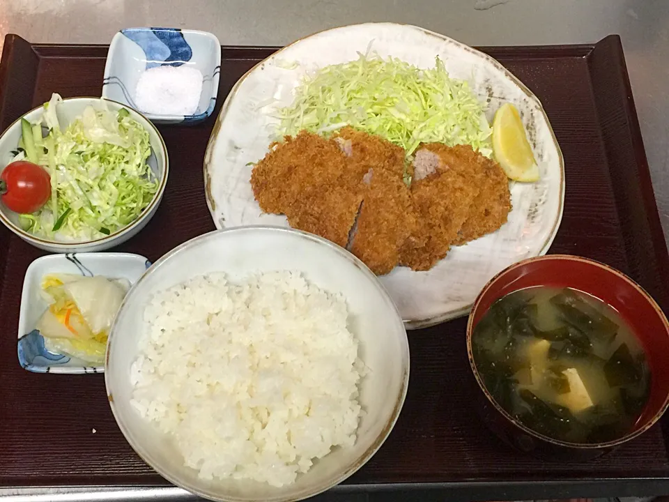 日高四元神威豚ヒレカツ定食|アキラさん