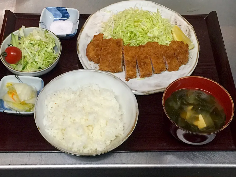 日高四元神威豚ロースカツ定食|アキラさん