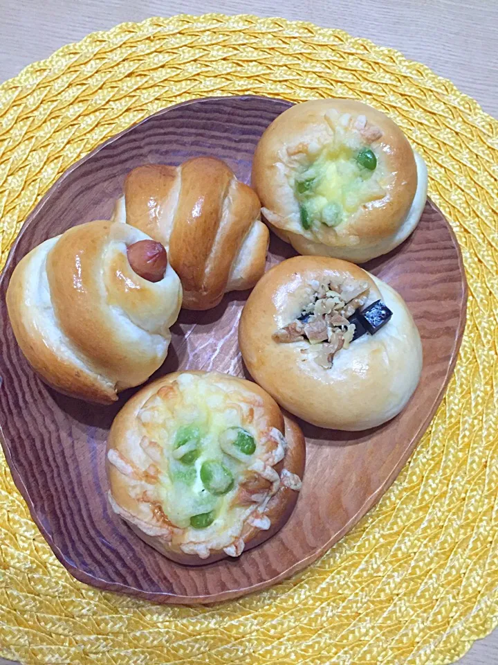 Snapdishの料理写真:チョコとくるみ
ウィンナーロール
枝豆とチーズのパン|ひななぎさん