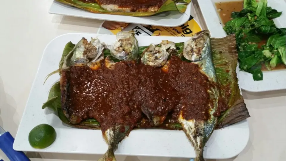 grilled fish coated with sambal chilli|秋平さん