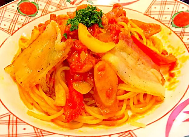 Snapdishの料理写真:イベリコ豚ベーコンとソーセージのアラビアータ - Pork, bacon & sausage iberiko arebiãta spaghetti😋❤️✨|Liezlさん