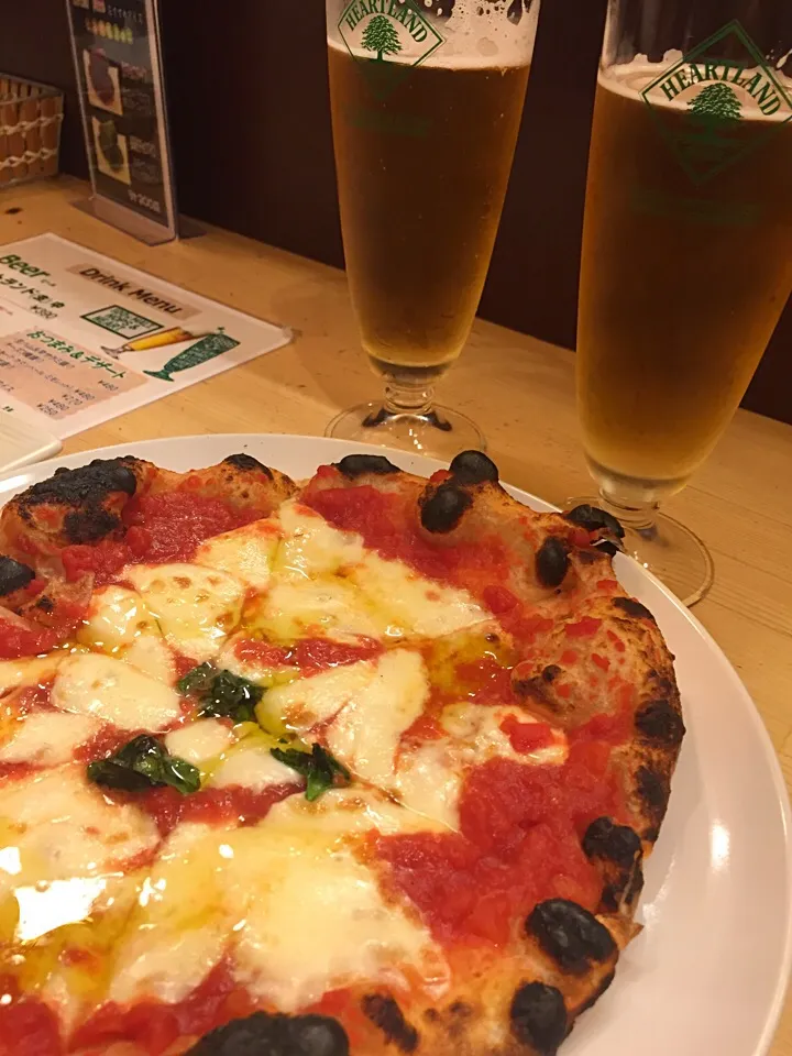 旦那さんとランチはpizzaとBEER〜✨|marieさん