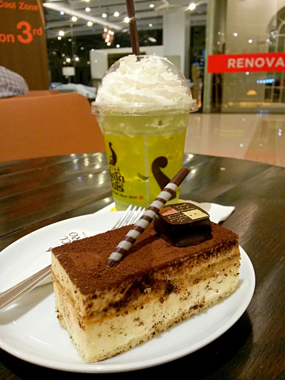 Tiramisu & Green Tea Frappe|Jeab Lertさん