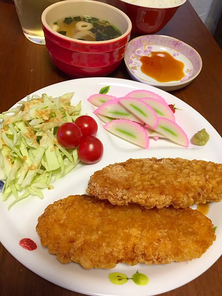 Snapdishの料理写真:チキン南蛮
刺身かまぼこ
サラダ
お吸物|Okamoto Yurikoさん