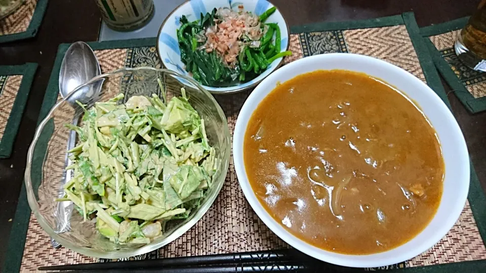 チキンカレー&ほうれん草のおひたし&アボカドサラダ|まぐろさん