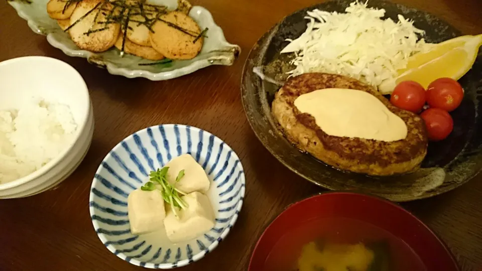 Snapdishの料理写真:鯖缶ハンバーグ、付け合わせ野菜、大根椎茸のお味噌汁、高野豆腐、長芋のバター醤油焼き|アンジェさん