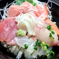 Snapdishの料理写真:海鮮丼♪|みゅう♪さん