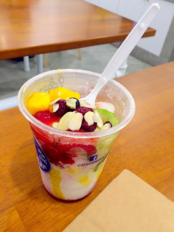 Mix Fruit Bingsu @Hereiam Huaikwang, BKK|Chalinee Kalyanamitraさん