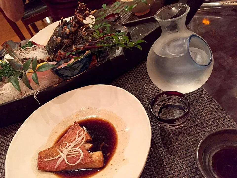 伊東旅行の晩御飯♡
金目の煮付け（食べかけ♡）と冷酒|inoさん