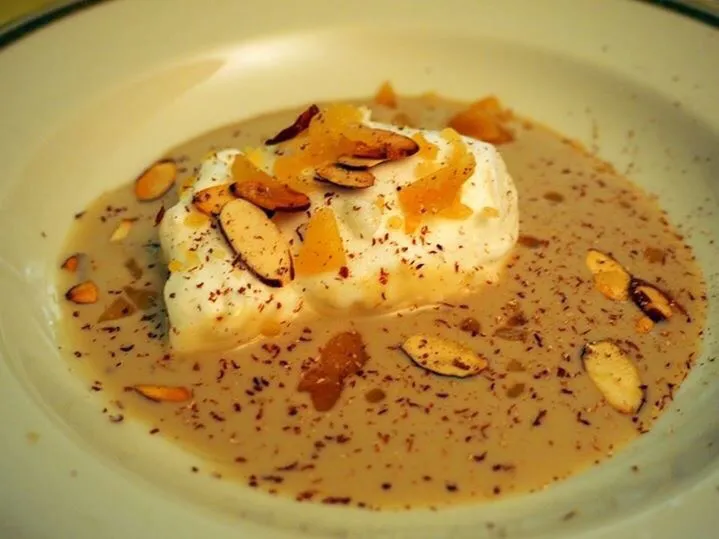 Ile Flottante with Mocha Creme Anglaise|Kkartsさん