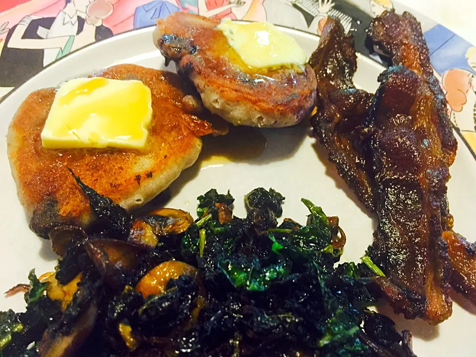 Flaxseed, blue agave and whole milk blueberry gluten free pancakes with a side of sautéed fresh kale and mushrooms and free range beef bacon|Cheryl Melnickさん