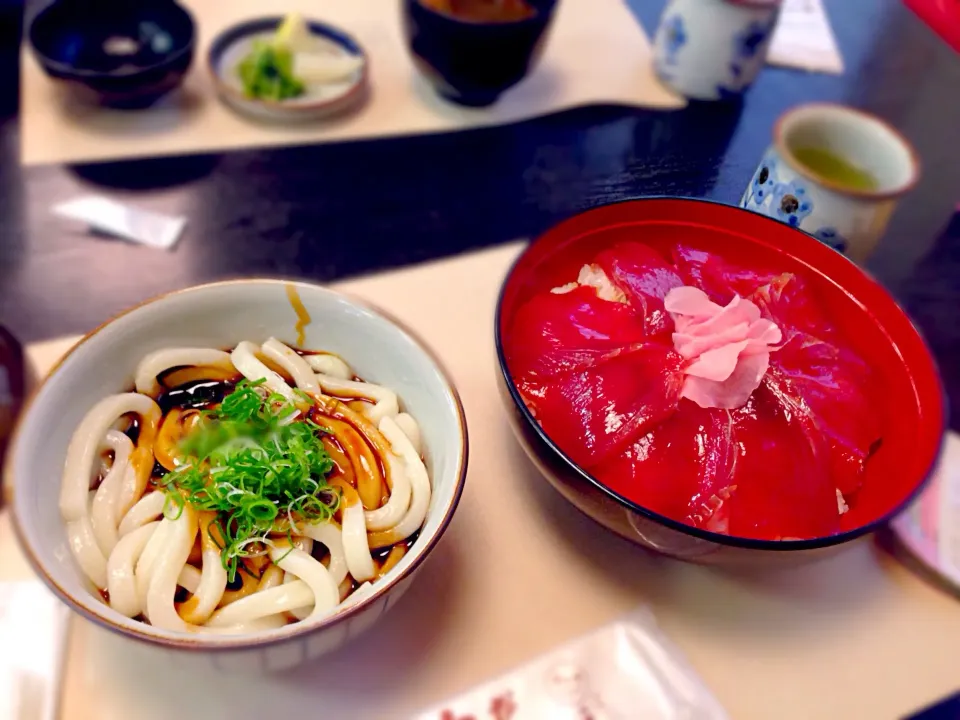 伊勢うどんと手こね寿司🍣✨|つついなつさん