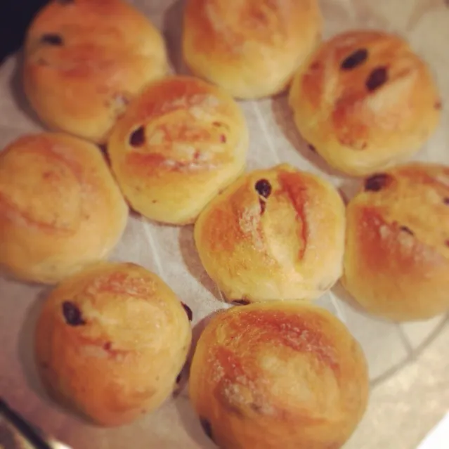 Raisins and sugar bread|Tomomi  Nakamuraさん