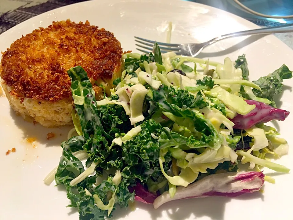 Crab cake with kale salad|Elaine Leeさん