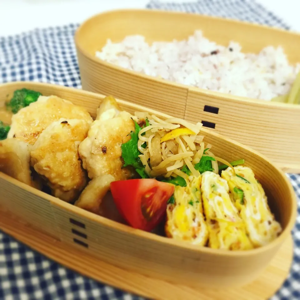 今日のお弁当。鶏つくねの甘酢あんかけ、ブロッコリーのサラダガドガドソースがけ、大根皮のきんぴら、卵焼き。|Junさん