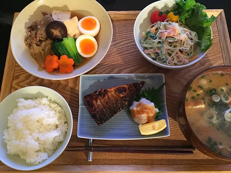 Snapdishの料理写真:サバ塩焼き
肉豆腐
春雨サラダ
豚汁|ayumiさん