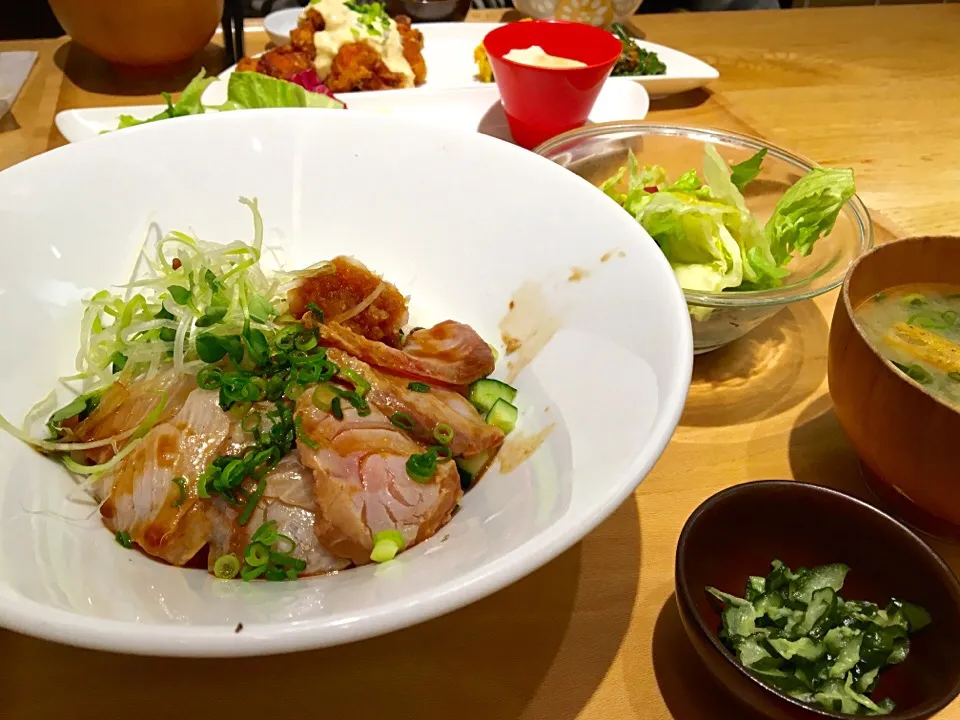 炙りカンパチ醤油漬け丼 (おぼんでごはん)|もにもにかさん