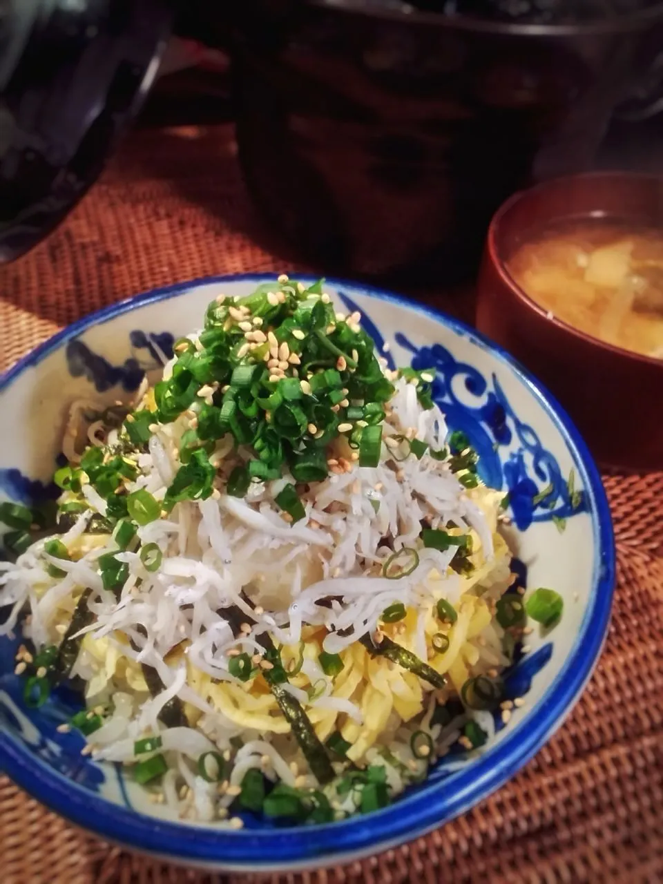 釜揚げシラス丼、腰越かきや風|こいさんさん