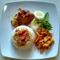 Snapdishの料理写真:Nasi Ayam Lodho (Chicken Lodho)|Fitria Wahyu Ariyantiさん