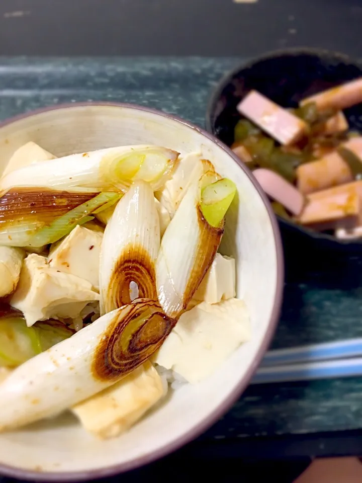 長ネギと湯豆腐丼、ピーマンと魚肉ソーセージのソース炒め|Kさん