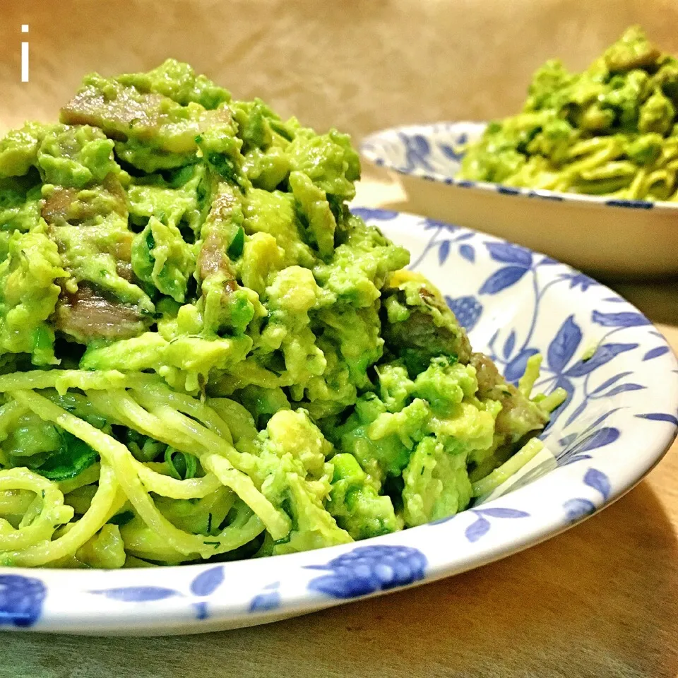 Snapdishの料理写真:btnonちゃんの料理 アボカドのクリームパスタ 【Creamy avocado spaghetti】|izoomさん