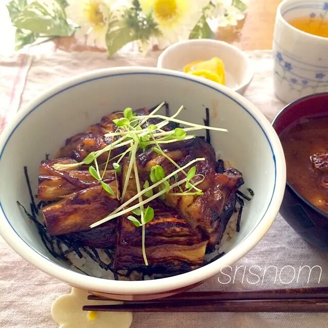 鰻に見えたら成功？なすの蒲焼き丼 by トォコ|なおさん