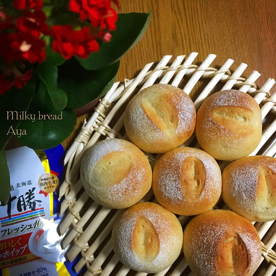 btnonさんの料理 生クリーム入りの生地でプチパン♡|あやさん