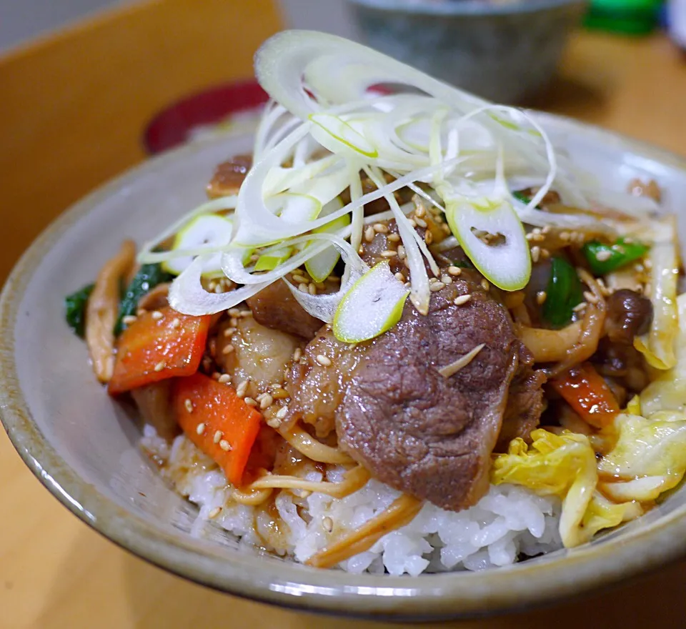 牛カルピのスタミナ丼|沖縄「ピロピロ」ライフさん